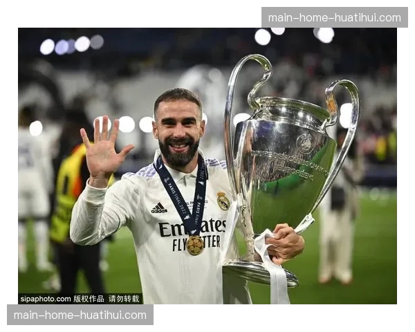 欧冠主题展览在伦敦开幕，展出历届奖杯及经典比赛影像